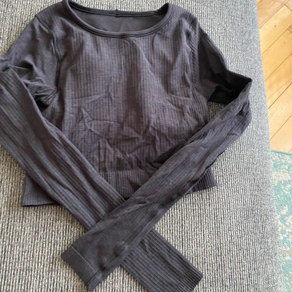 Lululemon Ebb to street long sleeve black size 4